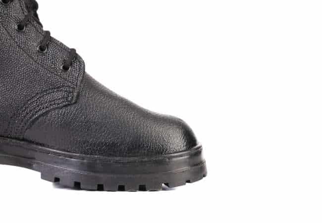 ประโยชน์ของการลงทุนในรองเท้าหัวเหล็กคืออะไร?