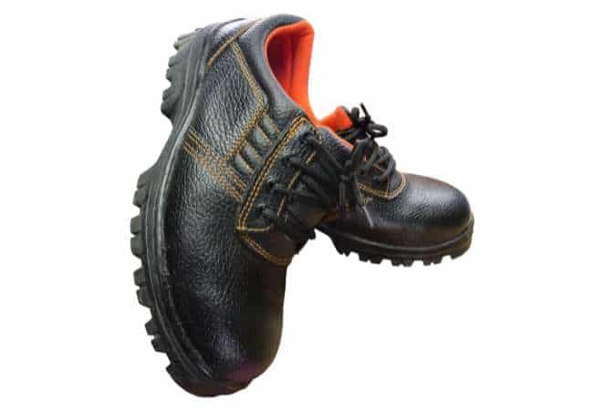 รองเท้าบูทฝาเหล็กเหมาะสําหรับการผจญภัยกลางแจ้งหรือไม่?