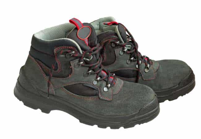 คุณได้พิจารณาความทนทานของรองเท้าหัวเหล็กหรือไม่?